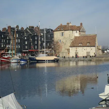 La Cour Vauqulin * Vieux-Bourg (Calvados)